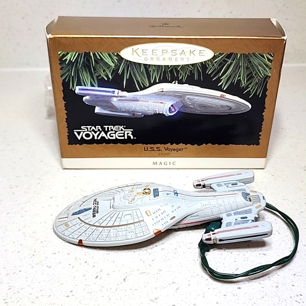 U.S.S. Voyager. STAR TREK VOYAGER. Vintage Hallmark Keepsake Ornament 1996